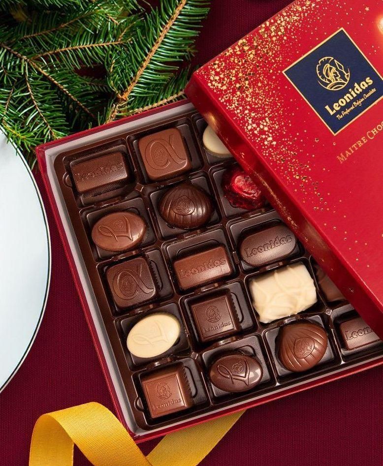 Leonidas Christmas Belgian Chocolate Gift Box, 32 Pieces Assorted Pralines, Truffles, Caramels & Ganache 480g Leonidas Kensington