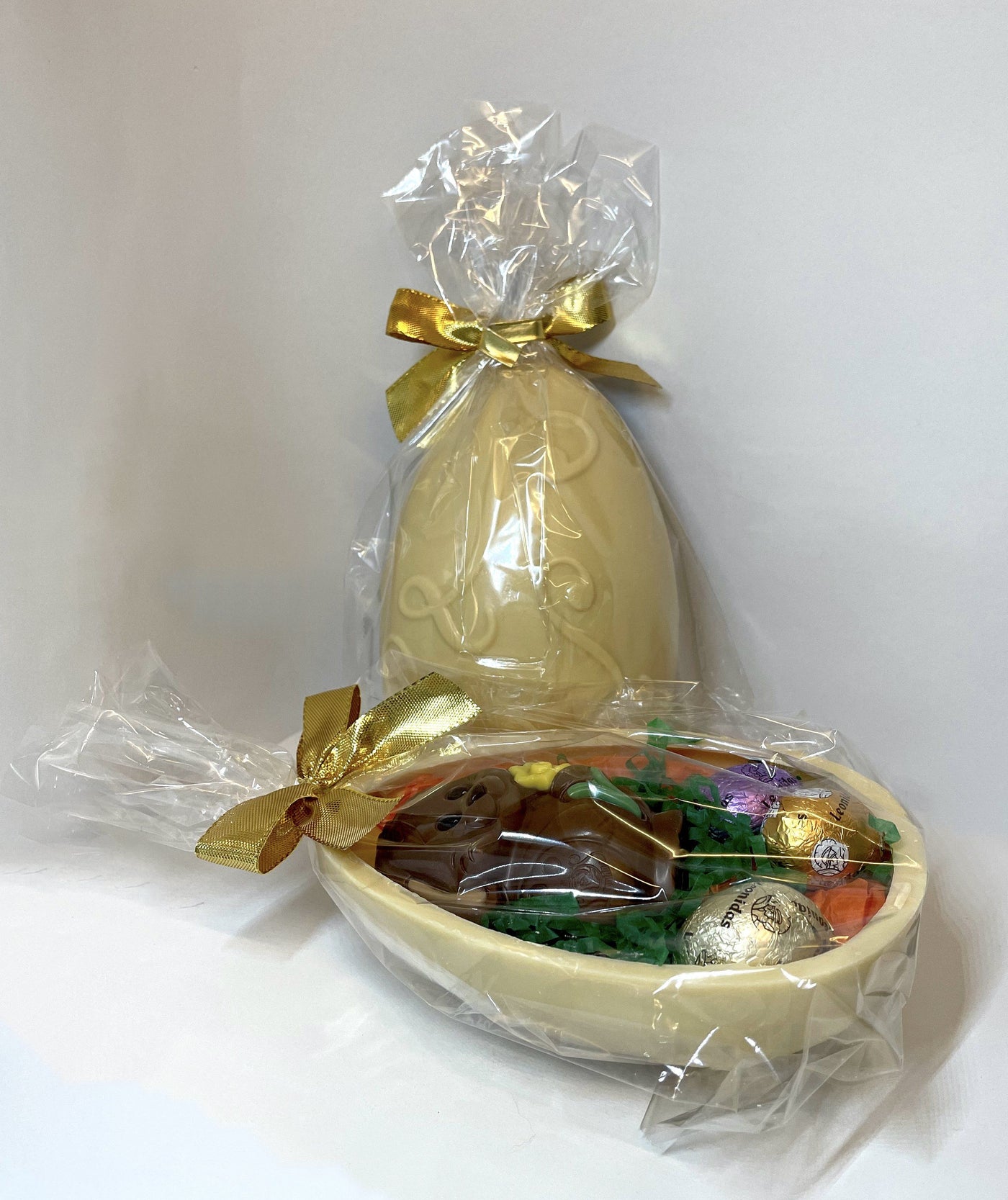 Leonidas Easter Half White Chocolate Egg With Novelty & Mini Eggs, 330g freeshipping - Leonidas Kensington